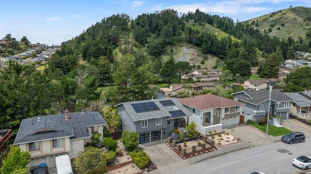 1125 Rainier Avenue, Pacifica, CA 94044