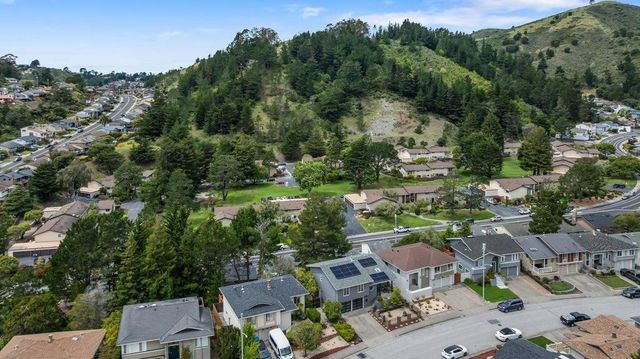 1125 Rainier Avenue, Pacifica, CA 94044