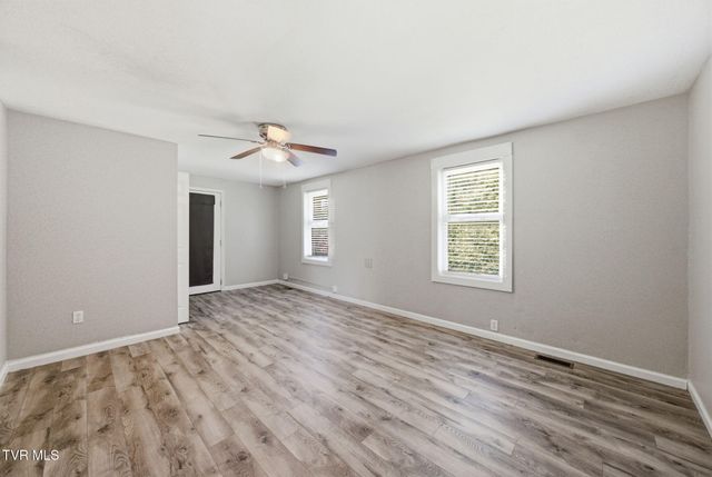 1229 Meadowview Avenue, Johnson City, TN 37601