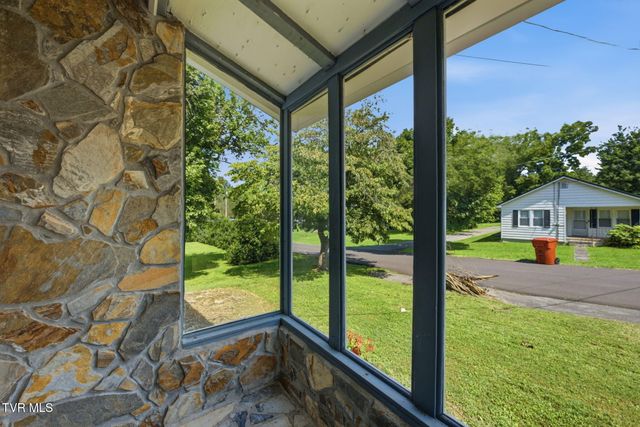 1229 Meadowview Avenue, Johnson City, TN 37601