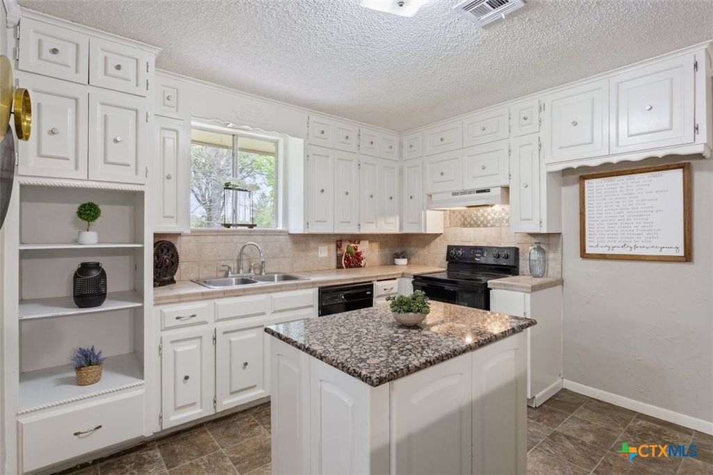 Image 12 of property listing at 4912 S Pea Ridge Road, Temple, TX 76502