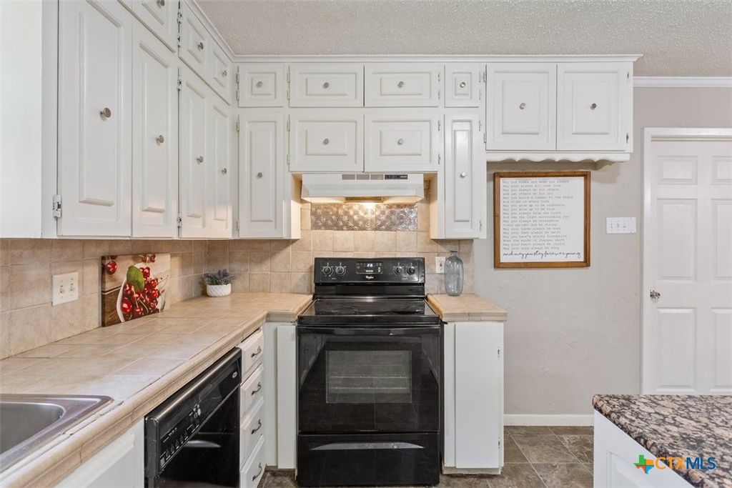 Image 13 of property listing at 4912 S Pea Ridge Road, Temple, TX 76502