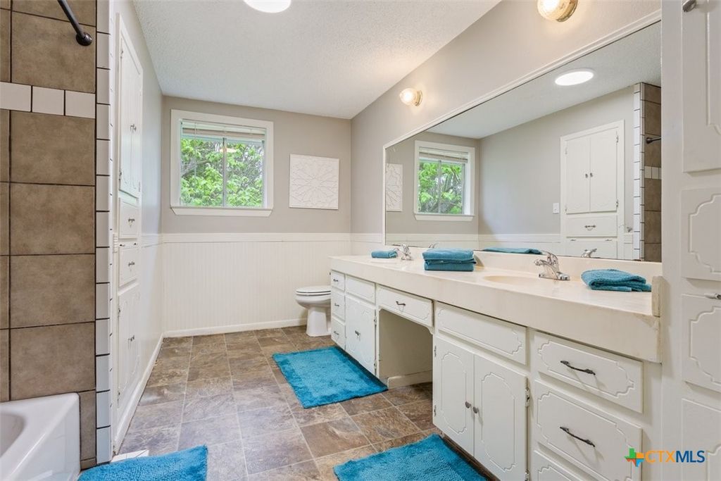 Image 23 of property listing at 4912 S Pea Ridge Road, Temple, TX 76502