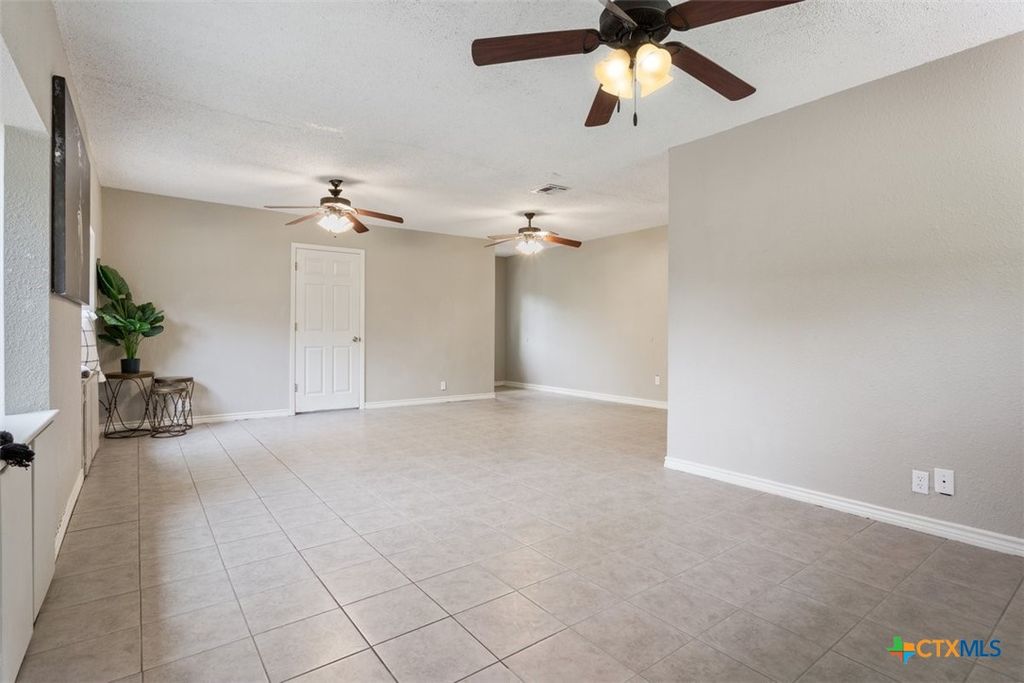 Image 27 of property listing at 4912 S Pea Ridge Road, Temple, TX 76502