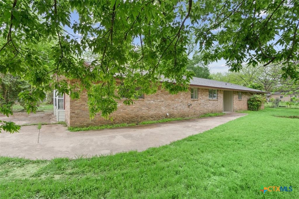 Image 3 of property listing at 4912 S Pea Ridge Road, Temple, TX 76502