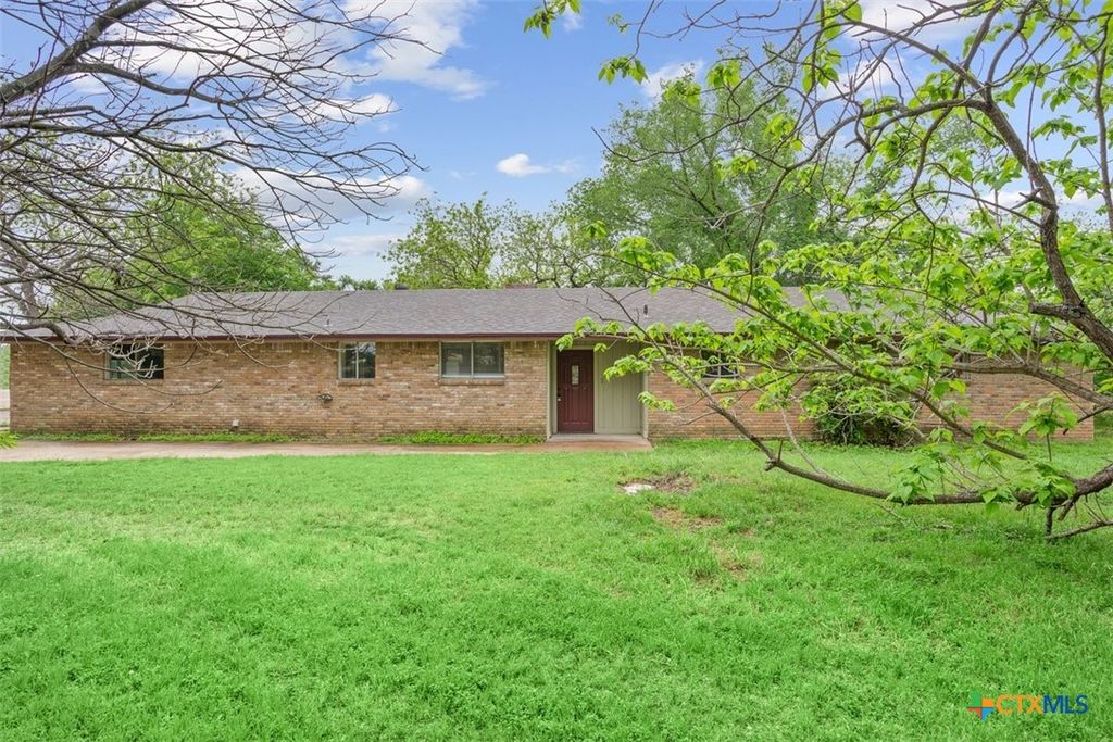 Image 5 of property listing at 4912 S Pea Ridge Road, Temple, TX 76502