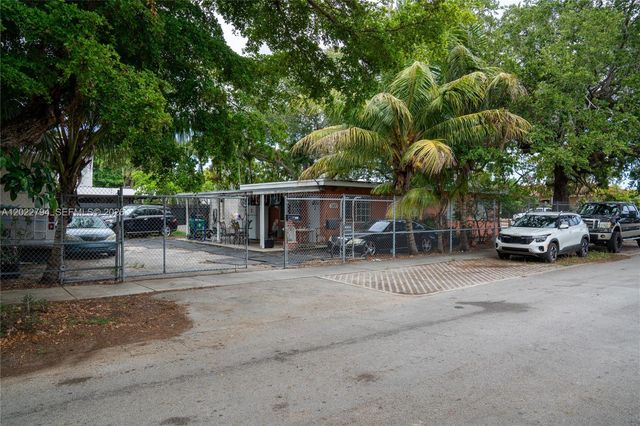 3401 NW 15th St, Miami, FL 33125