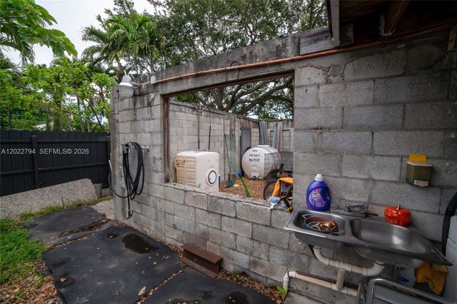 3401 NW 15th St, Miami, FL 33125