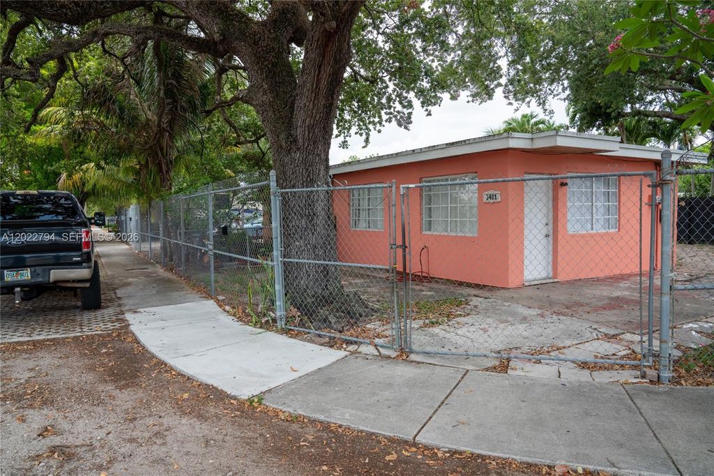 3401 NW 15th St, Miami, FL 33125