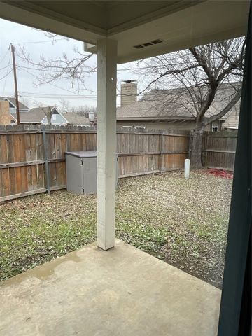 6003 Glenwood Drive, Arlington, TX 76017