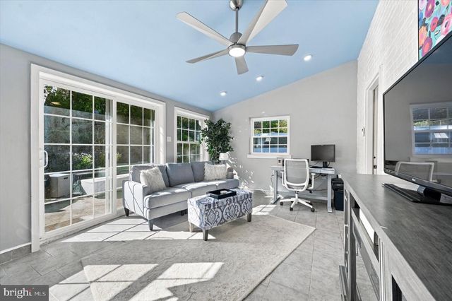 616 NAYLORS RUN RD, Havertown, PA 19083