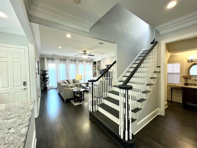 27 Lana Lane A, Houston, TX 77027