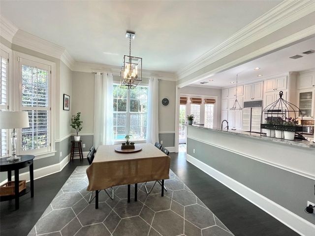 27 Lana Lane A, Houston, TX 77027