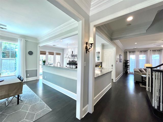 27 Lana Lane A, Houston, TX 77027