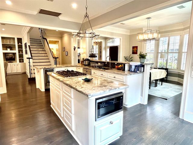 27 Lana Lane A, Houston, TX 77027