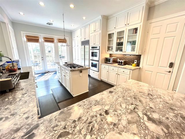 27 Lana Lane A, Houston, TX 77027