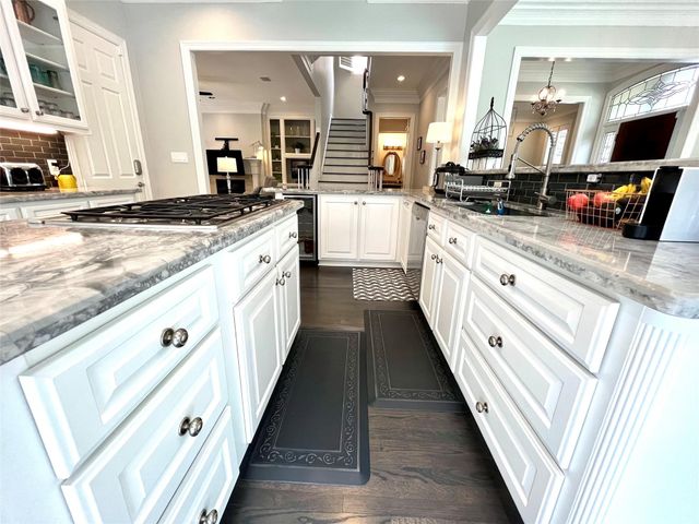 27 Lana Lane A, Houston, TX 77027