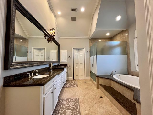 27 Lana Lane A, Houston, TX 77027