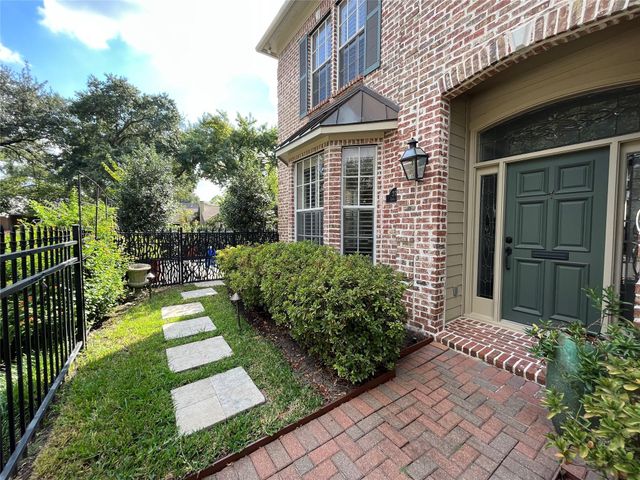 27 Lana Lane A, Houston, TX 77027