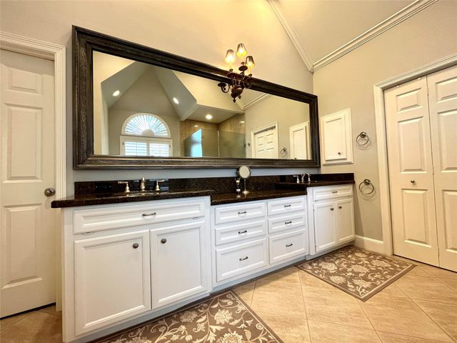 27 Lana Lane A, Houston, TX 77027