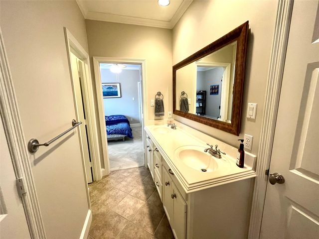 27 Lana Lane A, Houston, TX 77027
