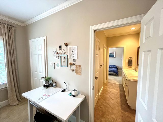 27 Lana Lane A, Houston, TX 77027