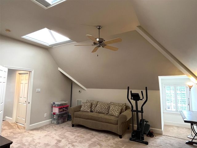 27 Lana Lane A, Houston, TX 77027
