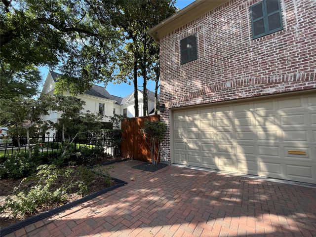 27 Lana Lane A, Houston, TX 77027