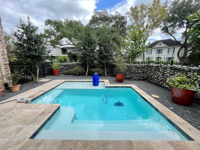 27 Lana Lane A, Houston, TX 77027