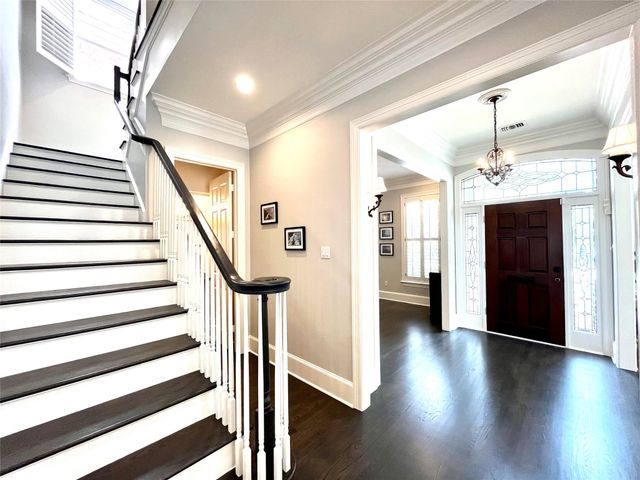 27 Lana Lane A, Houston, TX 77027