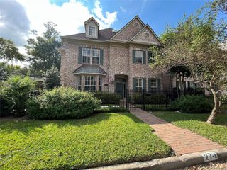 27 Lana Lane A, Houston, TX 77027