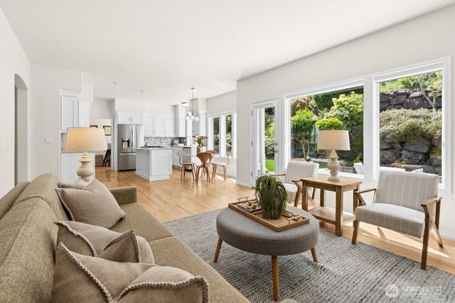 6063 156th Place SE, Bellevue, WA 98006