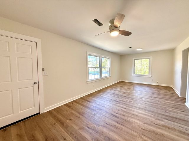 209 Leatherwood Ct, Ozark, AL 36360