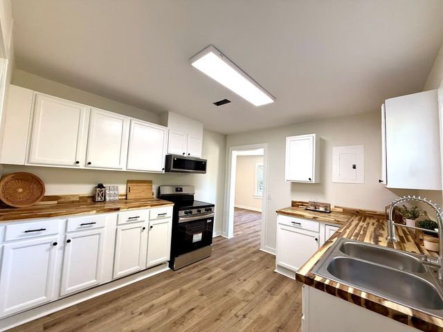 209 Leatherwood Ct, Ozark, AL 36360