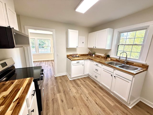 209 Leatherwood Ct, Ozark, AL 36360