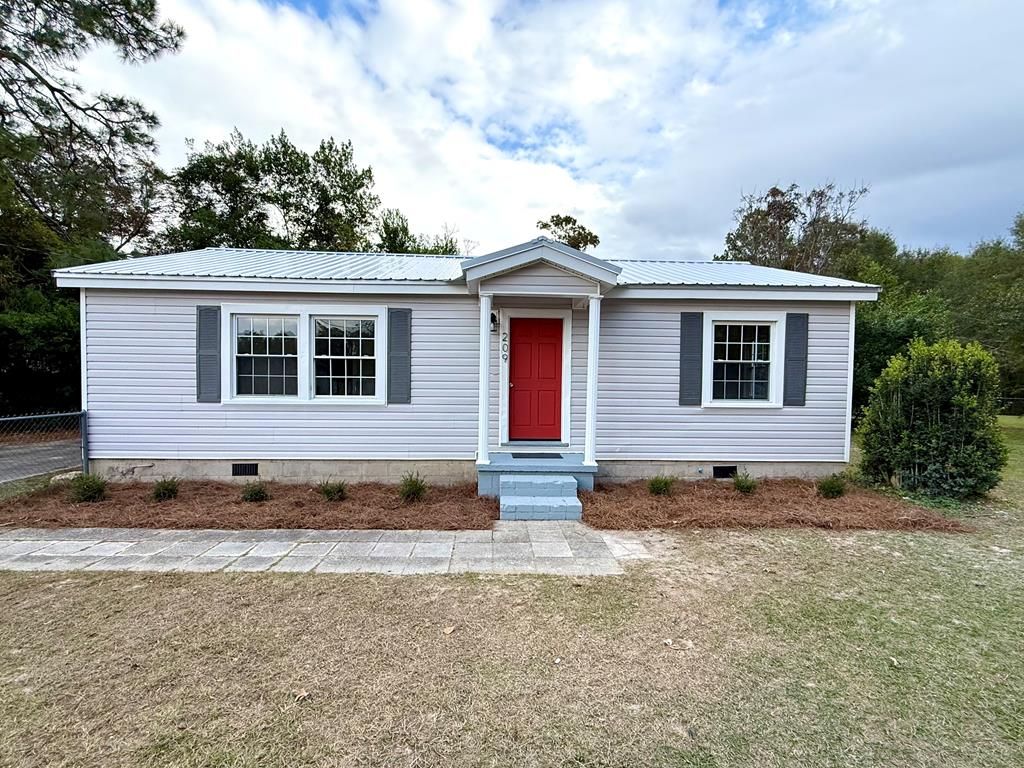 209 Leatherwood Ct, Ozark, AL 36360