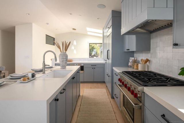 2258 Cambridge Ave, Cardiff, CA 92007