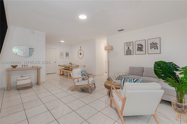 815 NE 6th St 0, Hallandale Beach, FL 33009