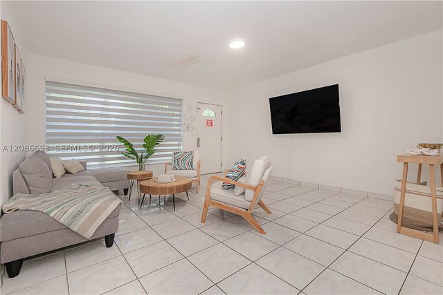 815 NE 6th St 0, Hallandale Beach, FL 33009