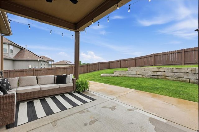 34533 W 82nd Street, De Soto, KS 66018