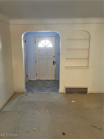 6361 S Canterbury Road, Parma, OH 44129