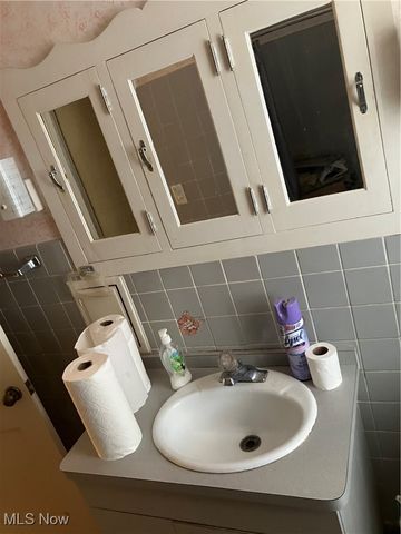 6361 S Canterbury Road, Parma, OH 44129