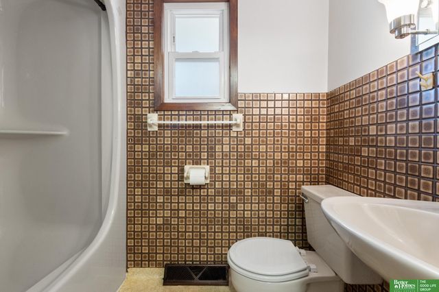 1401 S 8th Street, Omaha, NE 68108