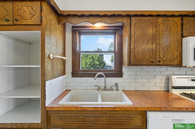 1401 S 8th Street, Omaha, NE 68108