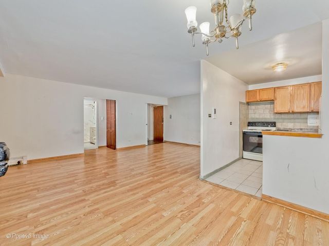 6300 N SHERIDAN Road 204, Chicago, IL 60660