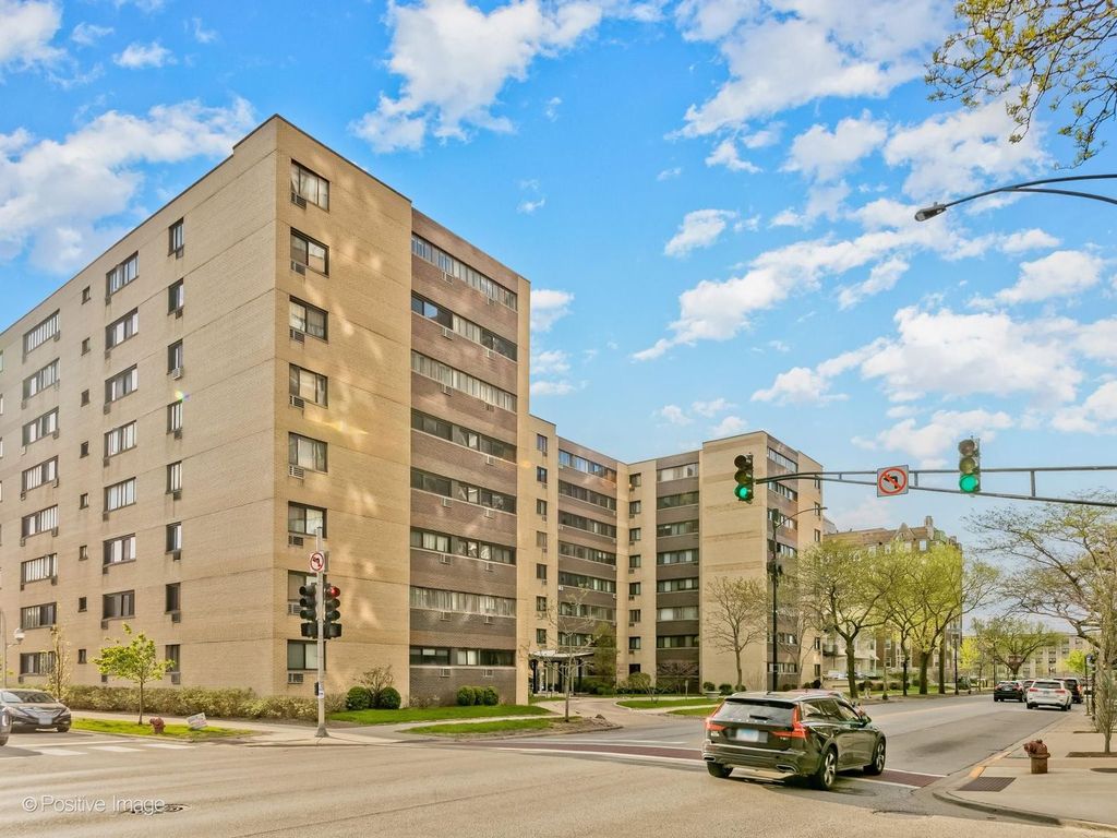 6300 N SHERIDAN Road 204, Chicago, IL 60660
