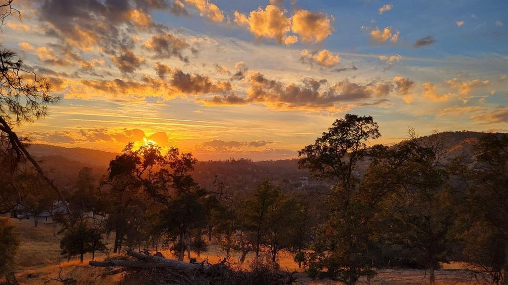 Image 2 of property listing at 29030 Crystal Spings Ct, Coarsegold, CA 93614