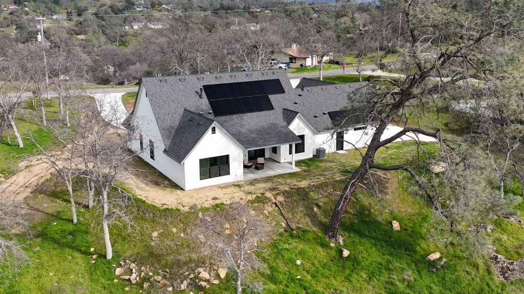 Image 37 of property listing at 29030 Crystal Spings Ct, Coarsegold, CA 93614