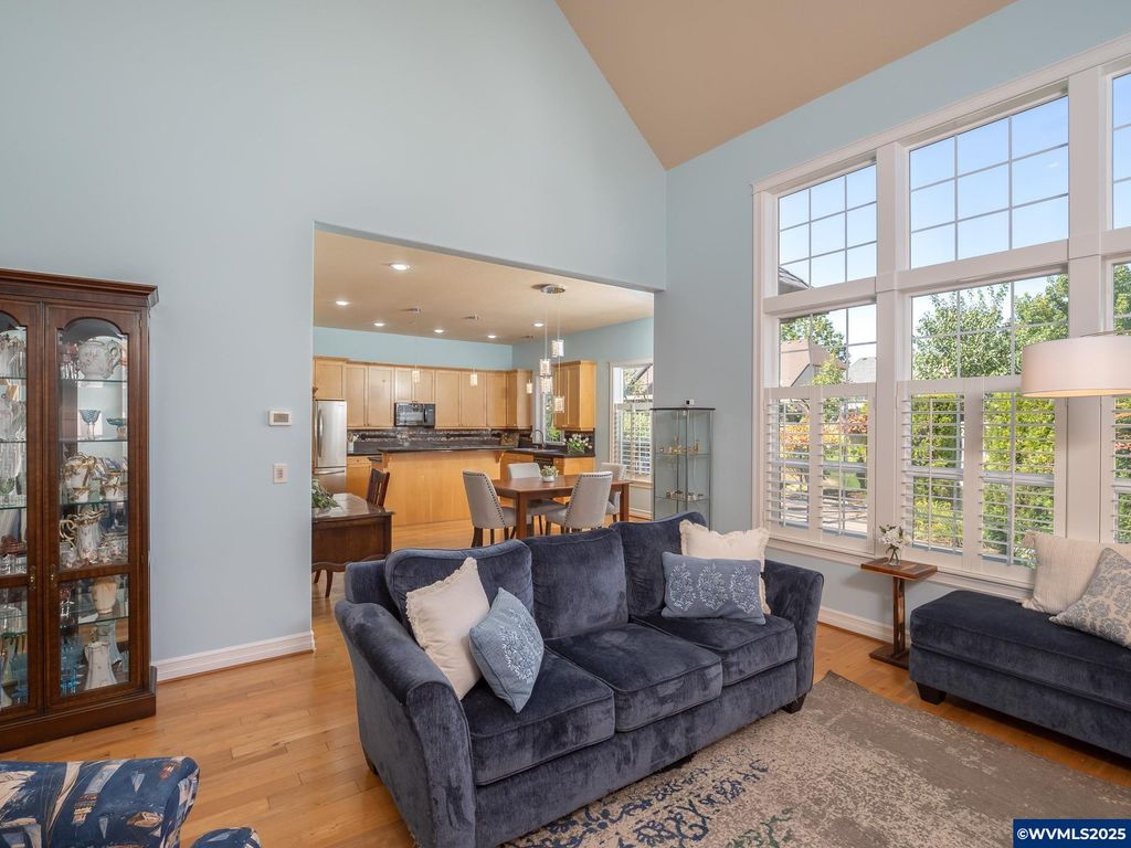 Image 10 of property listing at 3866 Oak Meadows Lp, Newberg, OR 97132