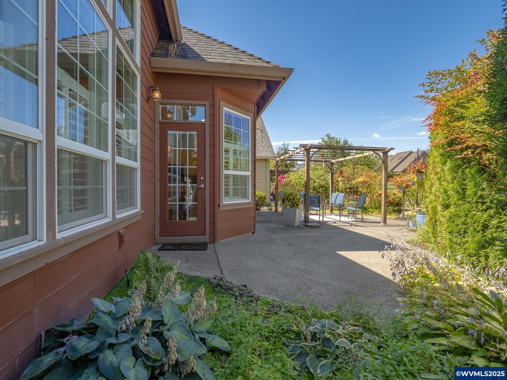 Image 13 of property listing at 3866 Oak Meadows Lp, Newberg, OR 97132